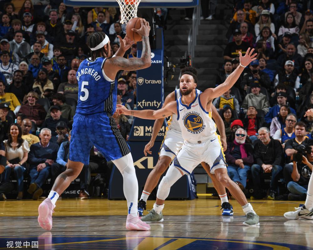 一名年轻球 一名年轻球