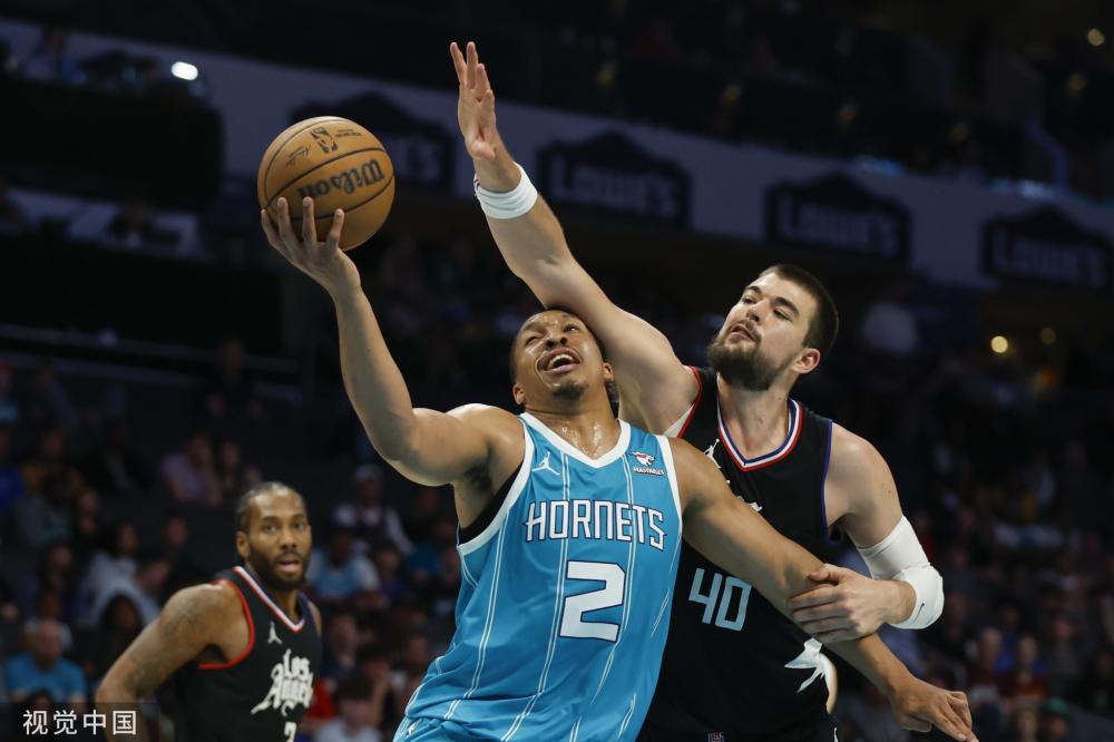 轻的前锋而 轻的前锋而